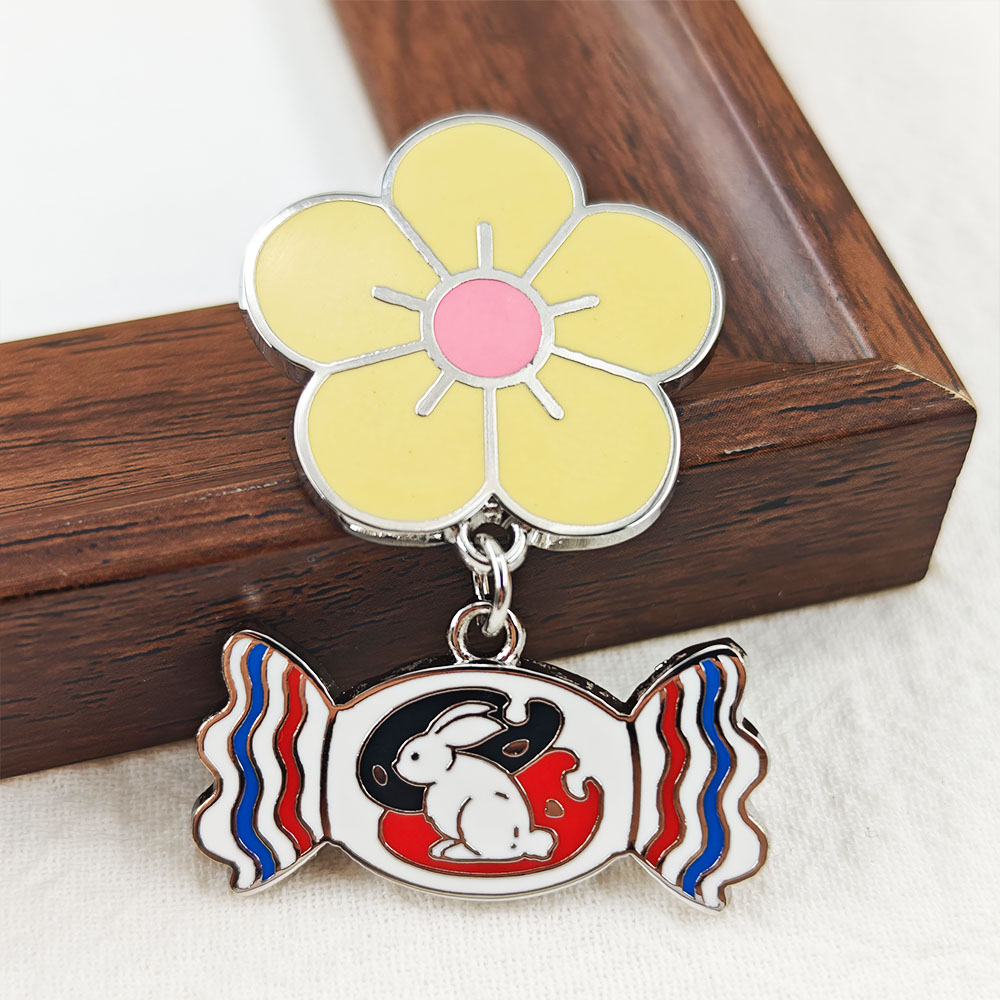 White Rabbit Candy Enamel Pin  - Food Snacks Gifts recension och pris