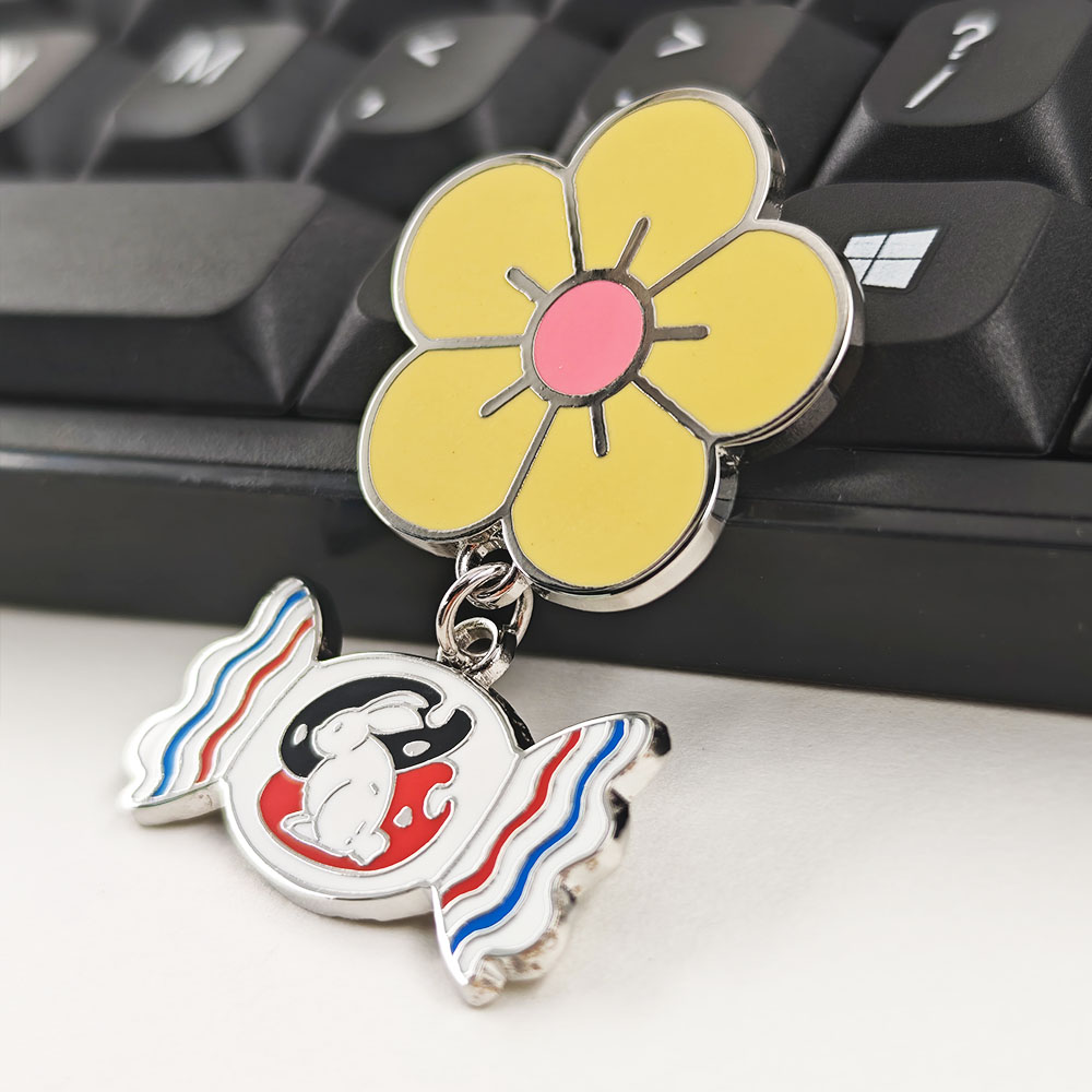 White Rabbit Candy Enamel Pin  - Food Snacks Gifts recension och pris