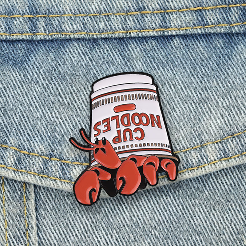 Lobster Cup Noodles Enamel Pin - Zinc Food Snacks recension och pris